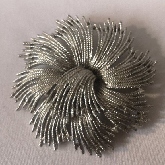Significant Vintage Round Textured Silver-toned Brooch Stamped Celebrity NY - Picture 1 of 3
